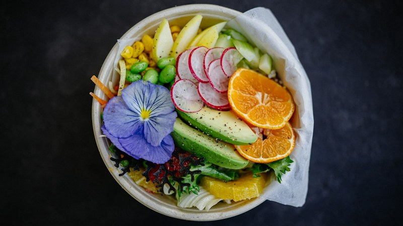 Buddha bowl patate douce grenade et tahini