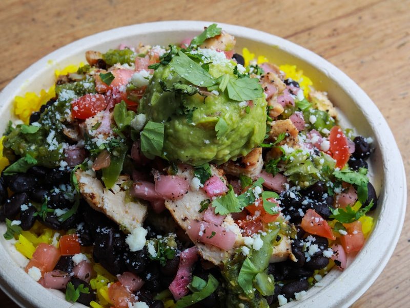 Burrito bowl poulet avocat cheddar riz double portion