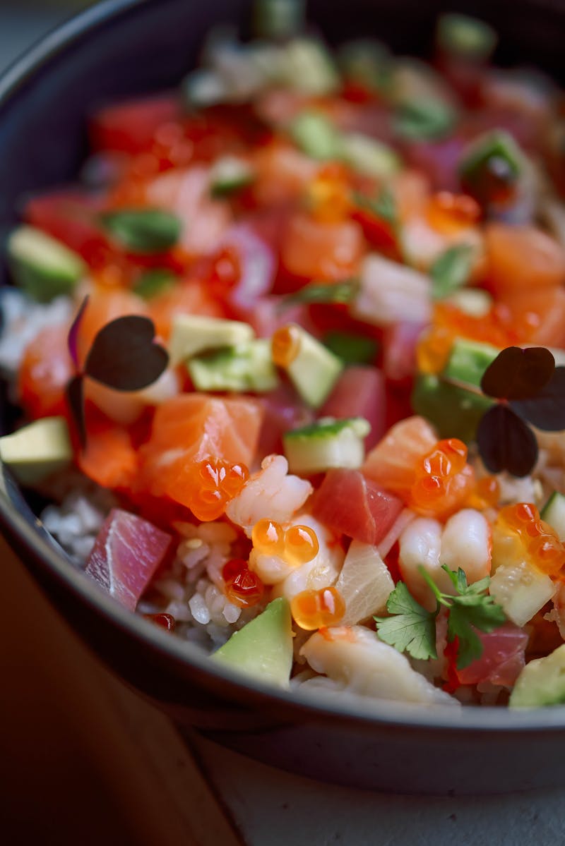 Chirashi bowl au saumon et avocat