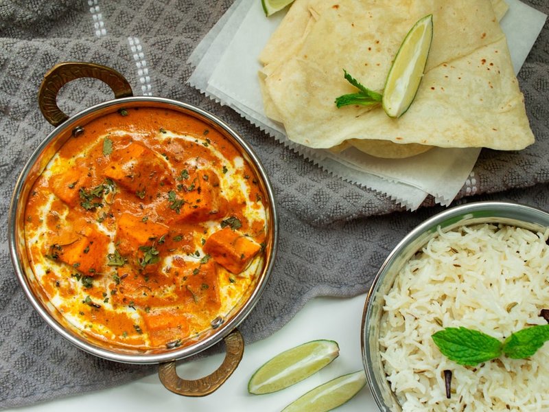 Curry de poulet coco riz basmati naan maison