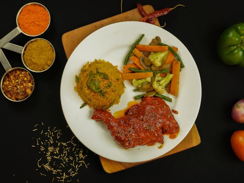Dinde grillée sauce yaourt curry chou-fleur rôti