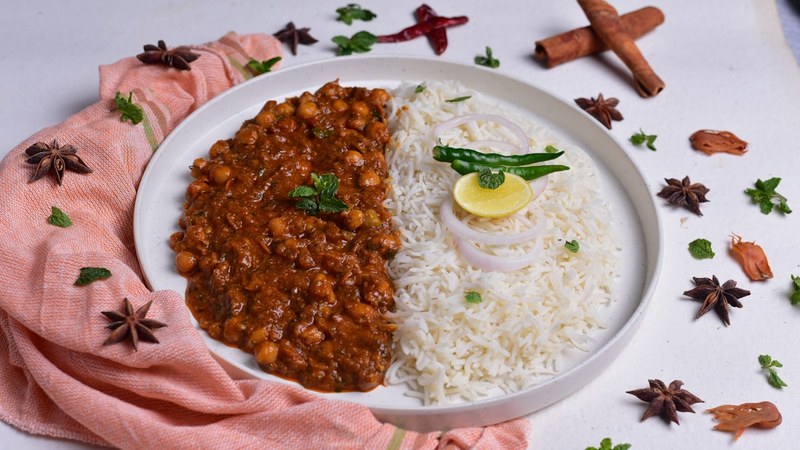 Riz aux lentilles corail cumin et oignon frit