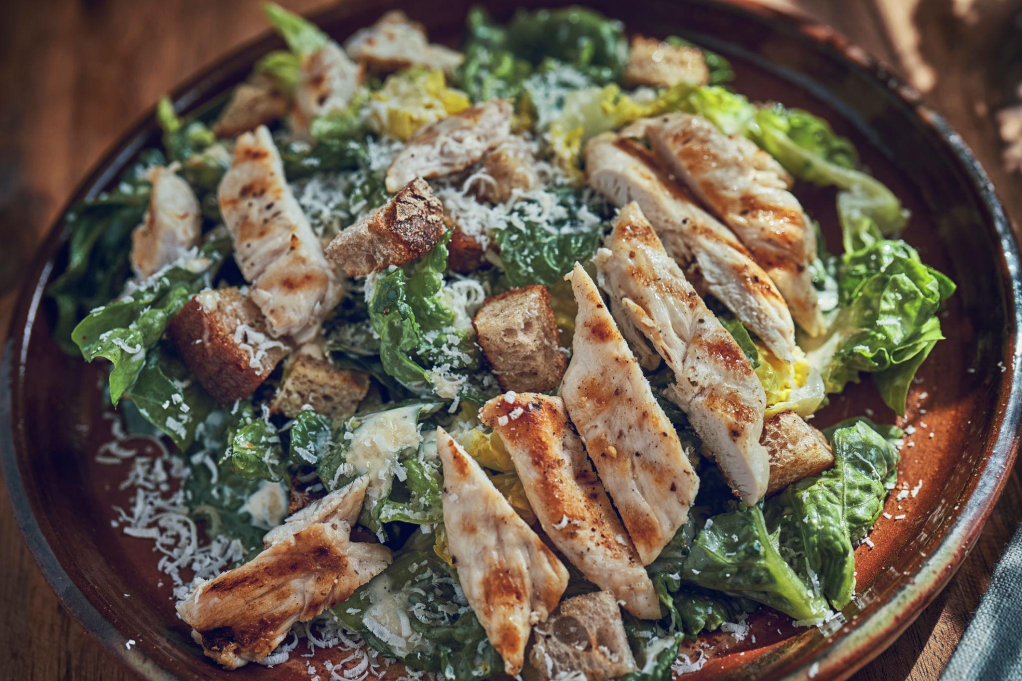Salade César au poulet grillé