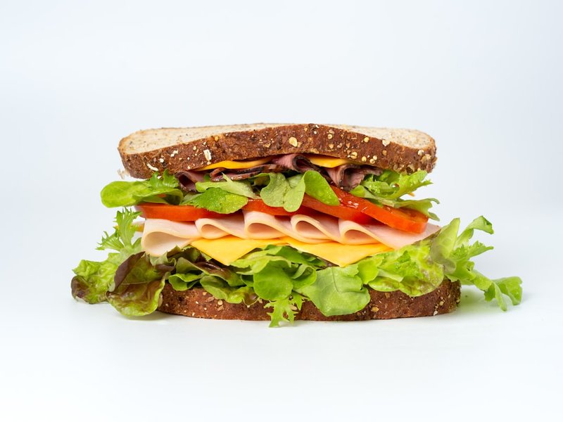 Sandwich club poulet bacon avocat