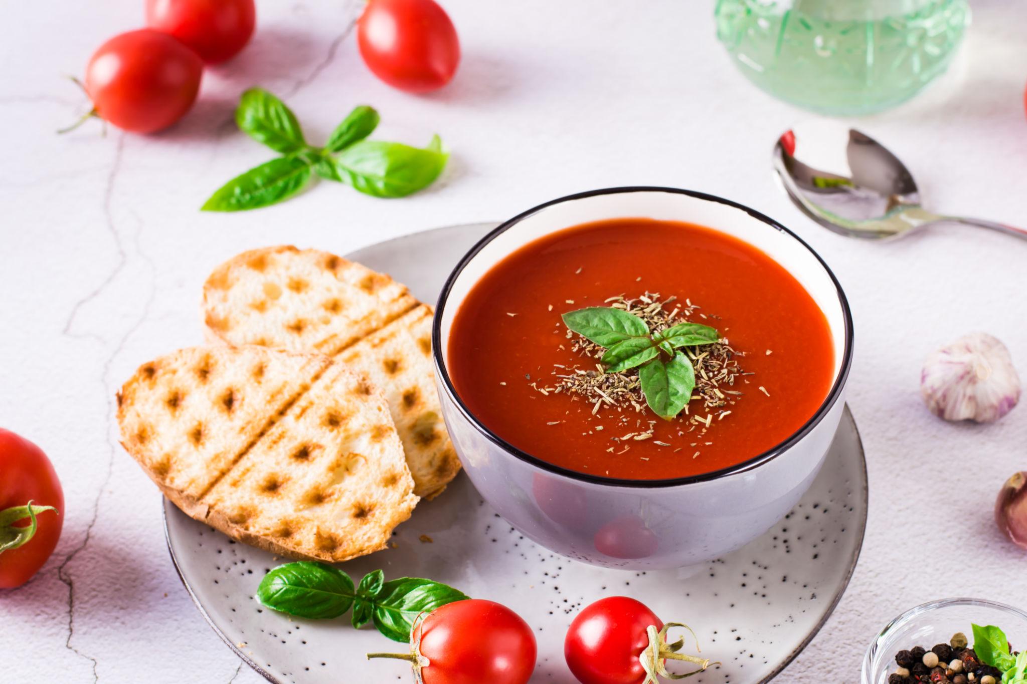Soupe de tomates fraîches à la provençale